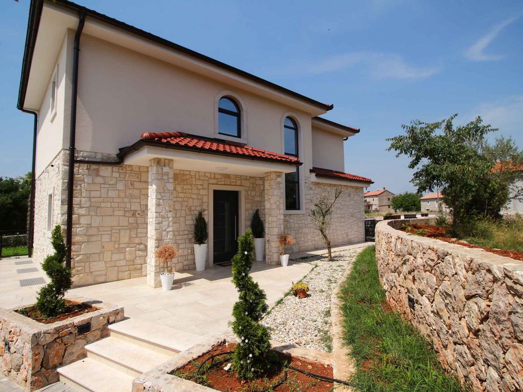 Villa mit Pool