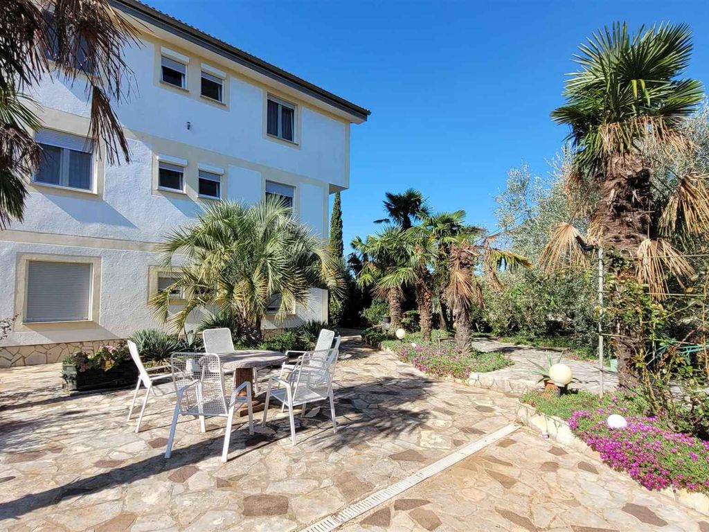 Ferienwohnung mit Balkon und Grill