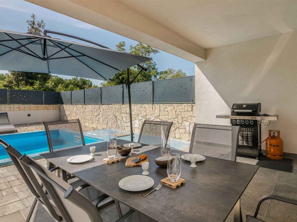 Villa mit Meerblick und Pool