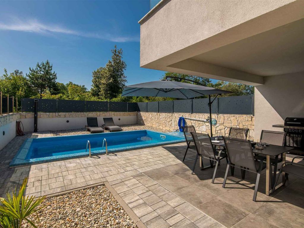 Villa mit Meerblick und Pool