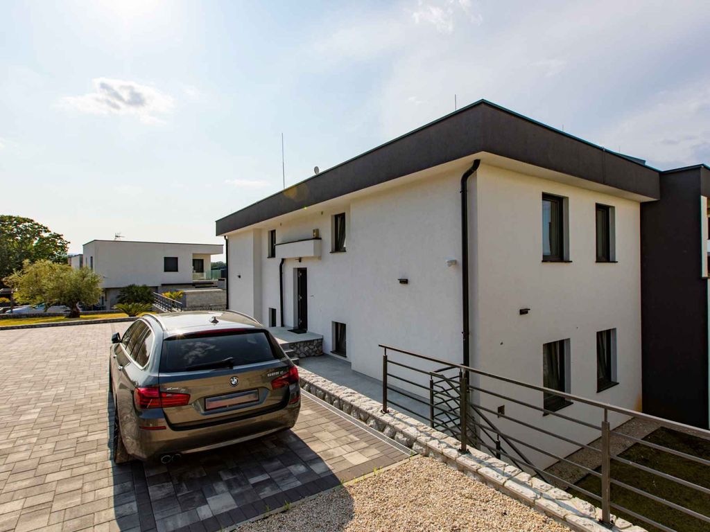 Ferienwohnung mit Whirpool und Klimaanlage