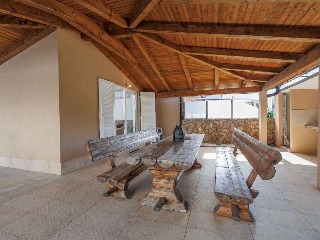 Villa mit Pool und Klimaanlage