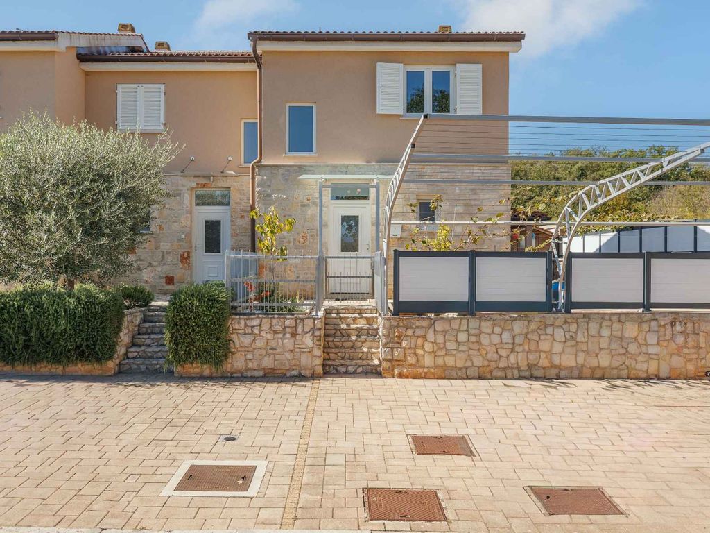 Villa mit Pool und Klimaanlage