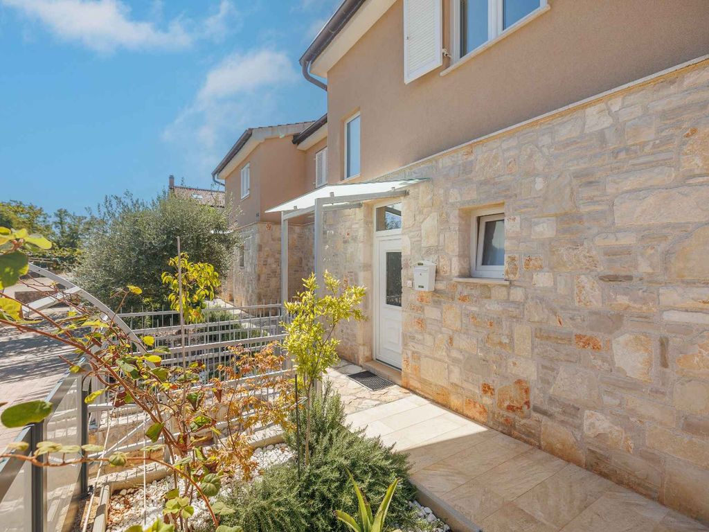 Villa mit Pool und Klimaanlage