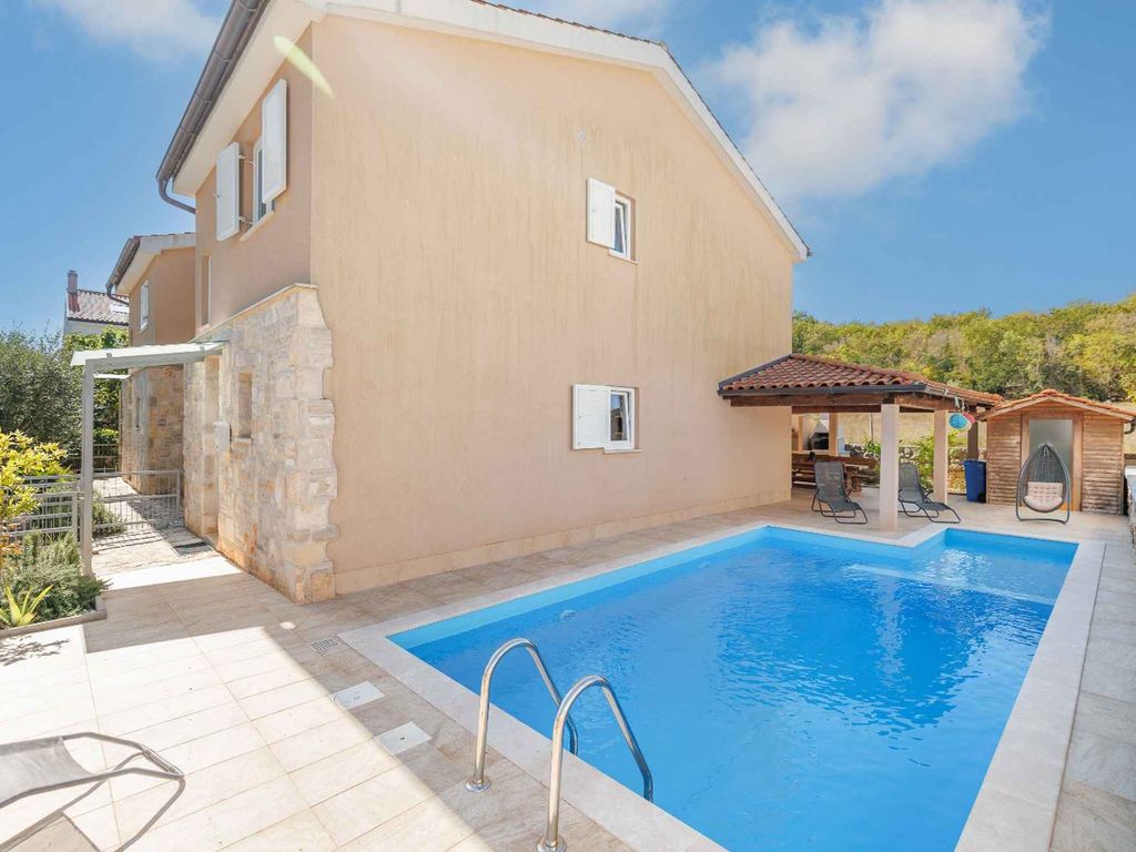 Villa mit Pool und Klimaanlage