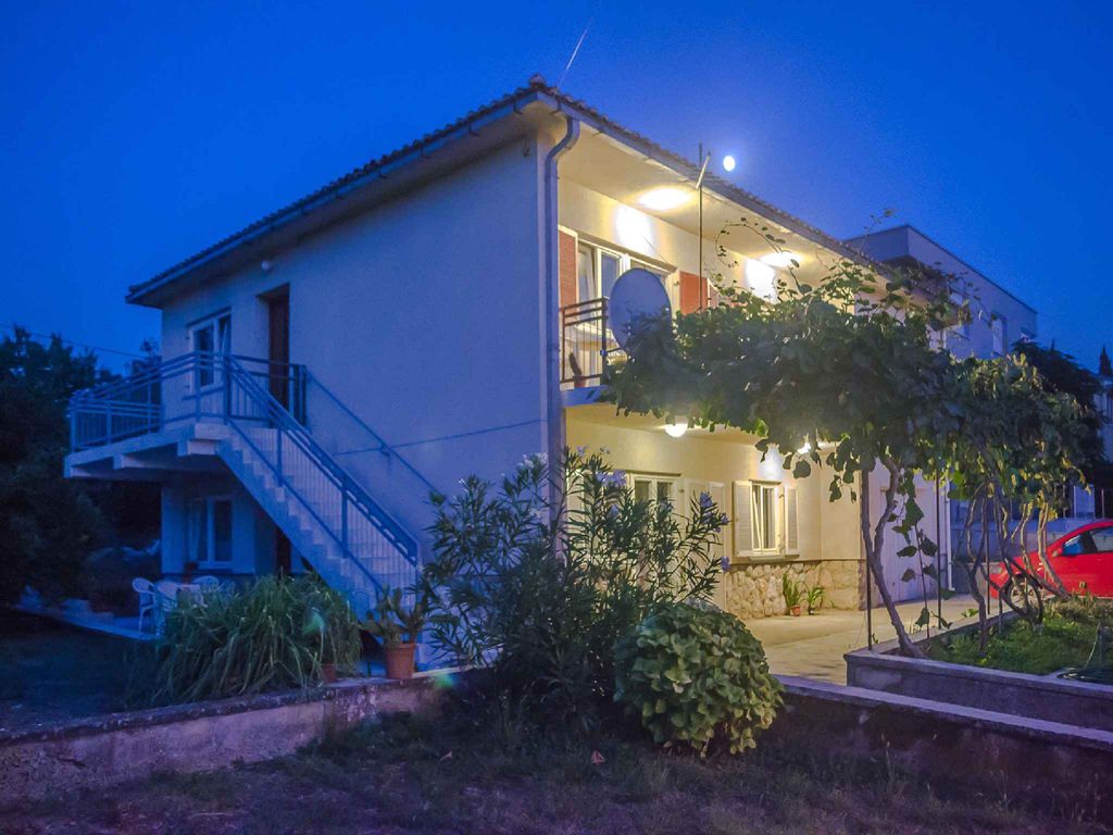 Ferienwohnung mit Terrasse und Grill
