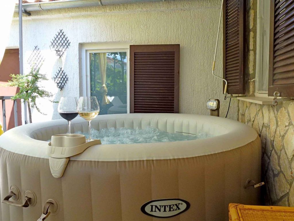 Ferienwohnung mit Klimaanlage und Whirlpool