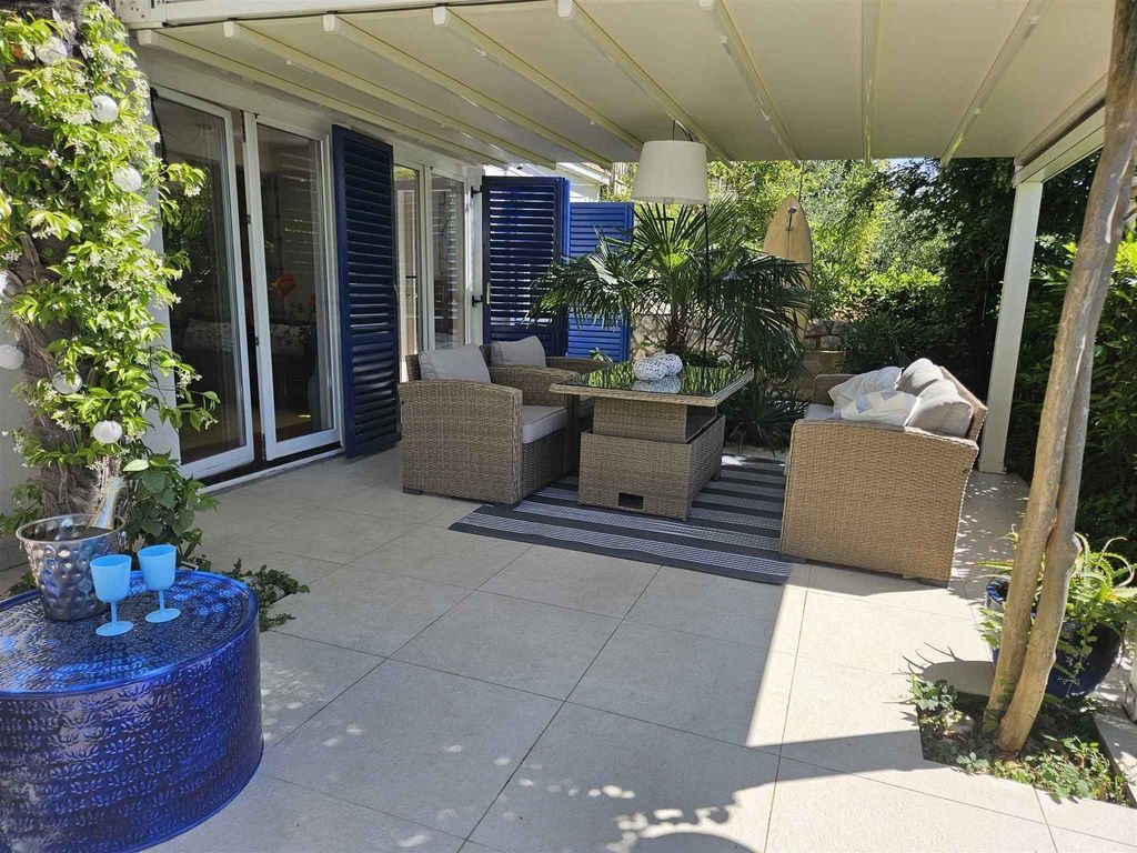 Ferienwohnung mit Terrasse und Meerblick