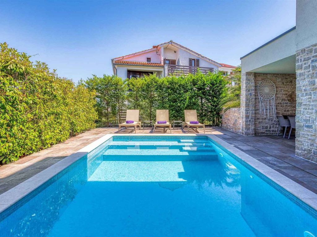 Ferienwohnung mit Pool und Klimaanlage