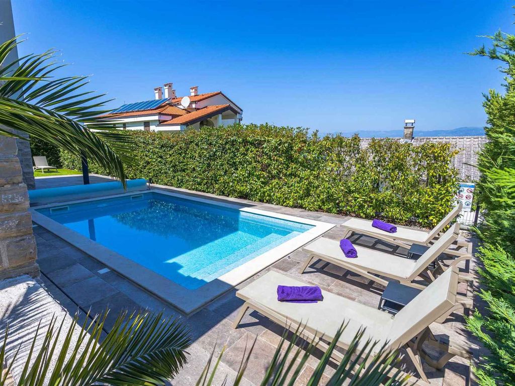 Ferienwohnung mit Pool und Klimaanlage