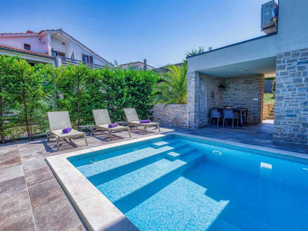Ferienwohnung mit Pool und Klimaanlage