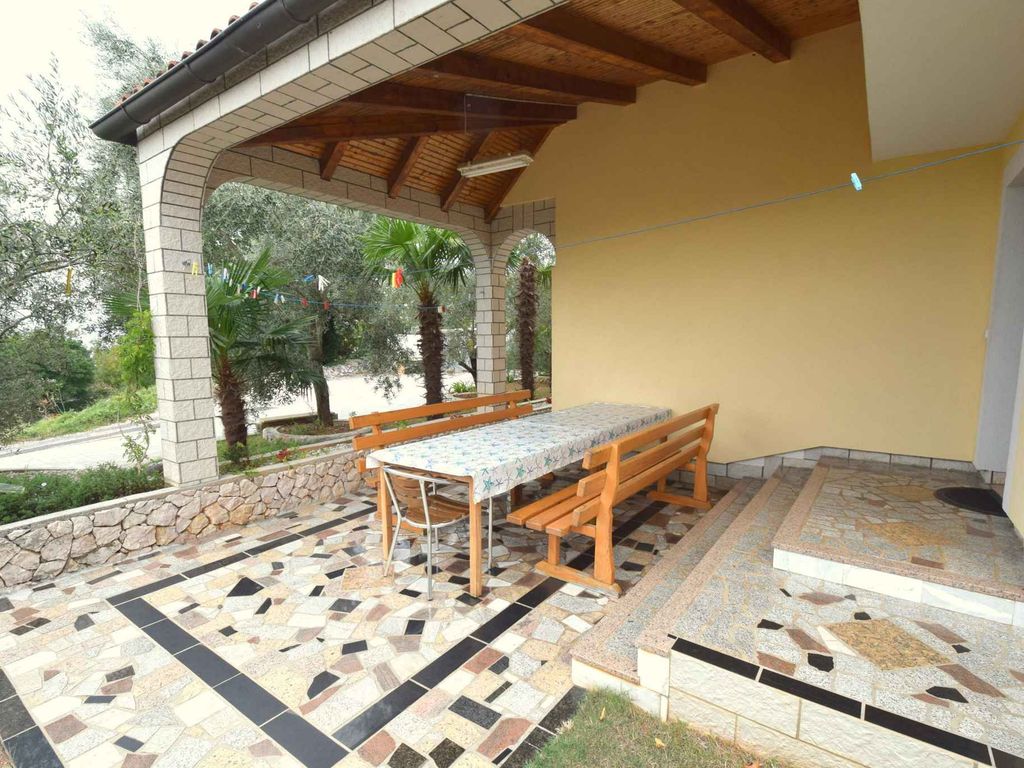 Ferienwohnung mit Terrasse und Parkplatz