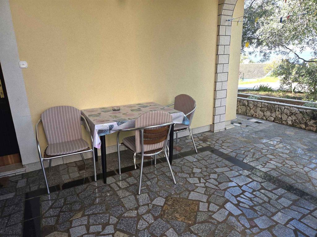 Ferienwohnung mit Terrasse und Grill