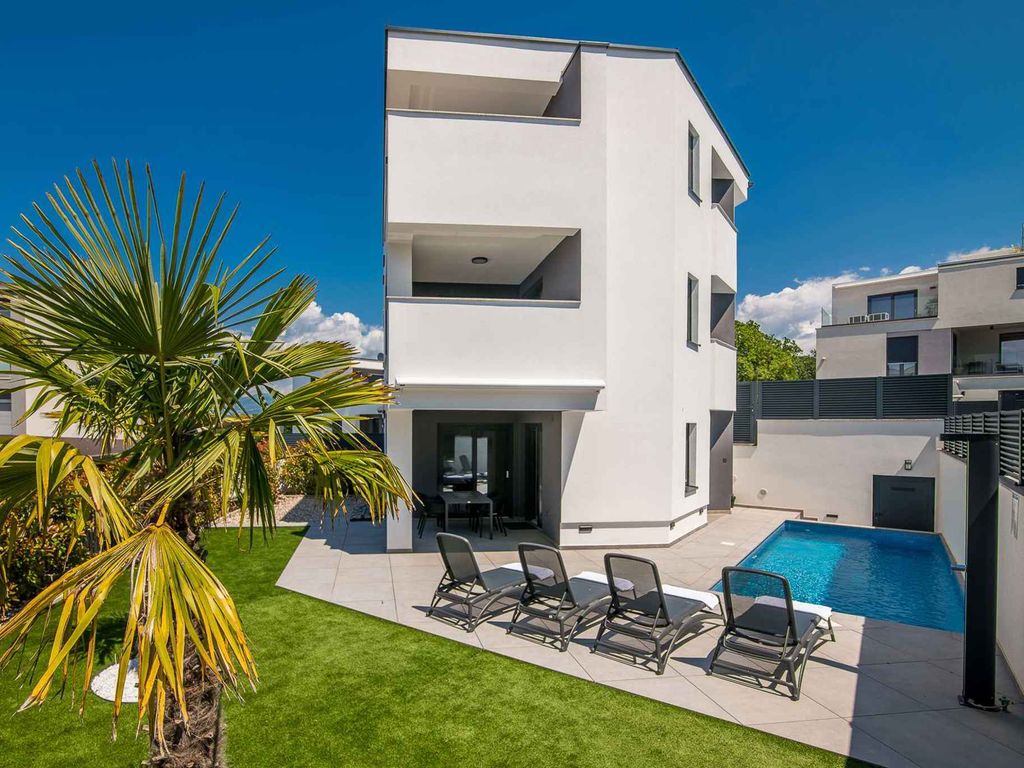Ferienwohnung mit Pool und Klimaanlage