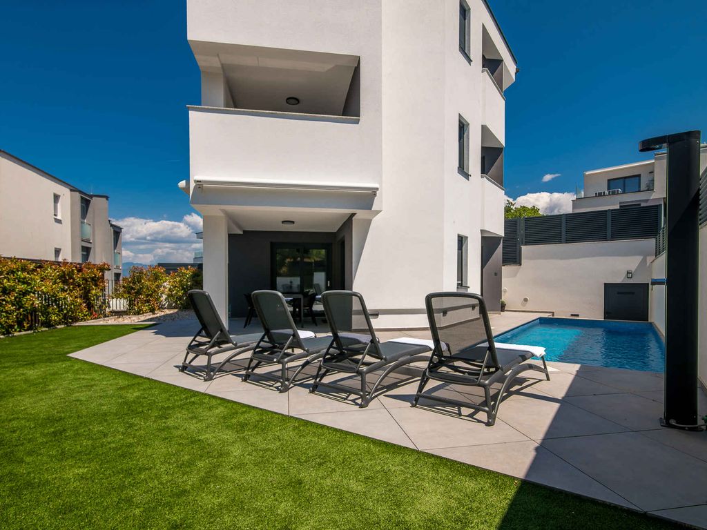 Ferienwohnung mit Pool und Klimaanlage