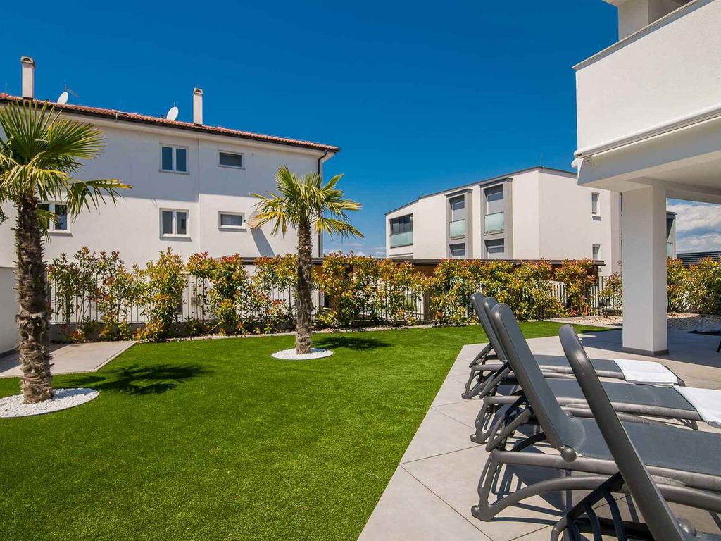 Ferienwohnung mit Pool und Klimaanlage