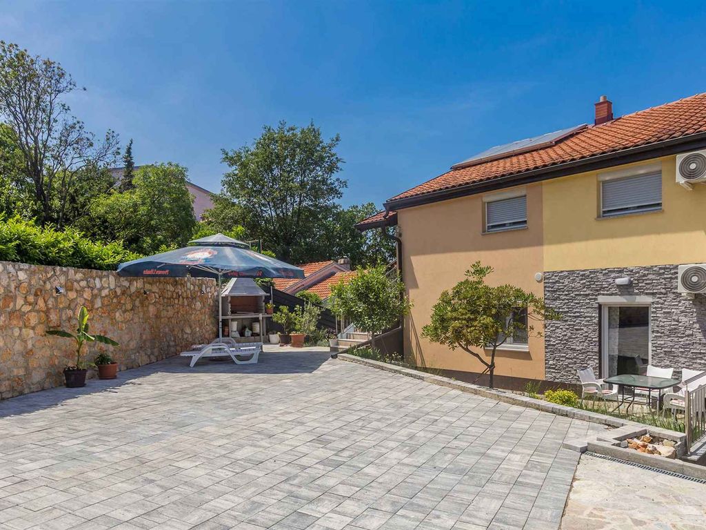 Studio mit Terrasse und Grill