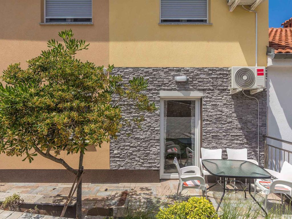 Studio mit Terrasse und Grill