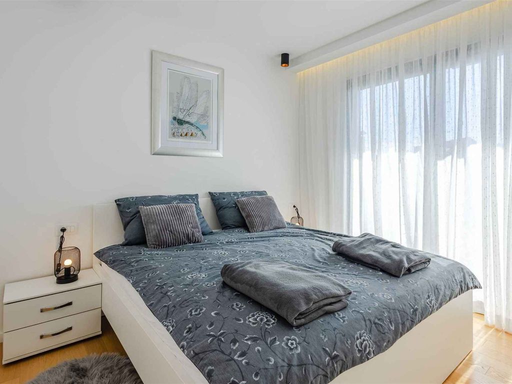 Ferienwohnung luxuriöse Wohnung mit einer schönen Terrasse mit Blick auf das Meer