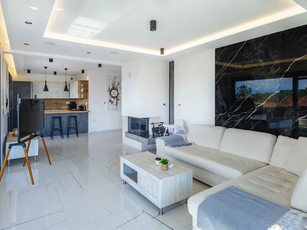 Ferienwohnung luxuriöse Wohnung mit einer schönen Terrasse mit Blick auf das Meer