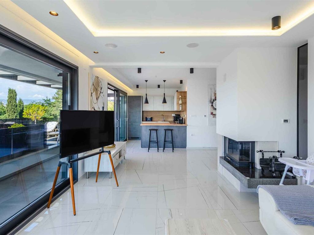 Ferienwohnung luxuriöse Wohnung mit einer schönen Terrasse mit Blick auf das Meer