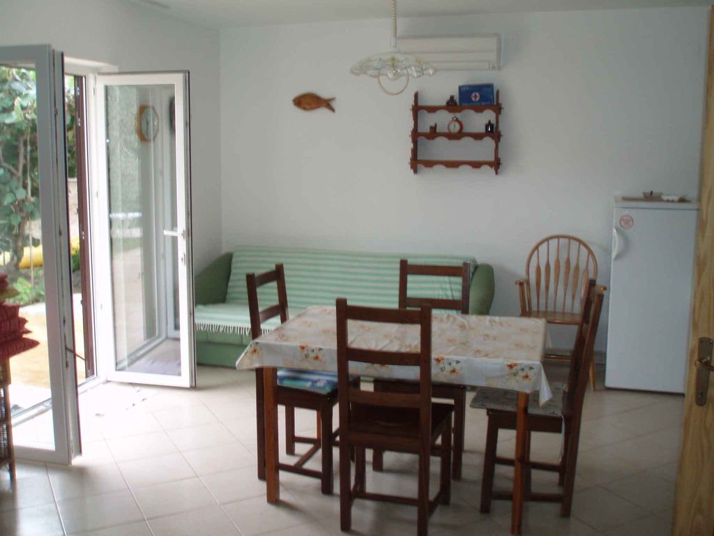 Ferienwohnung mit Terrasse, nur 30m vom Meer