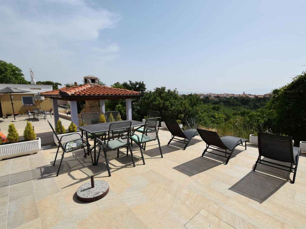 Ferienwohnung Apartment Zrinka im Erdgeschoss mit Pool