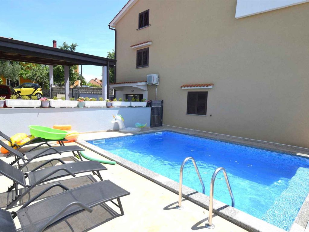 Ferienwohnung Apartment Zrinka im Erdgeschoss mit Pool