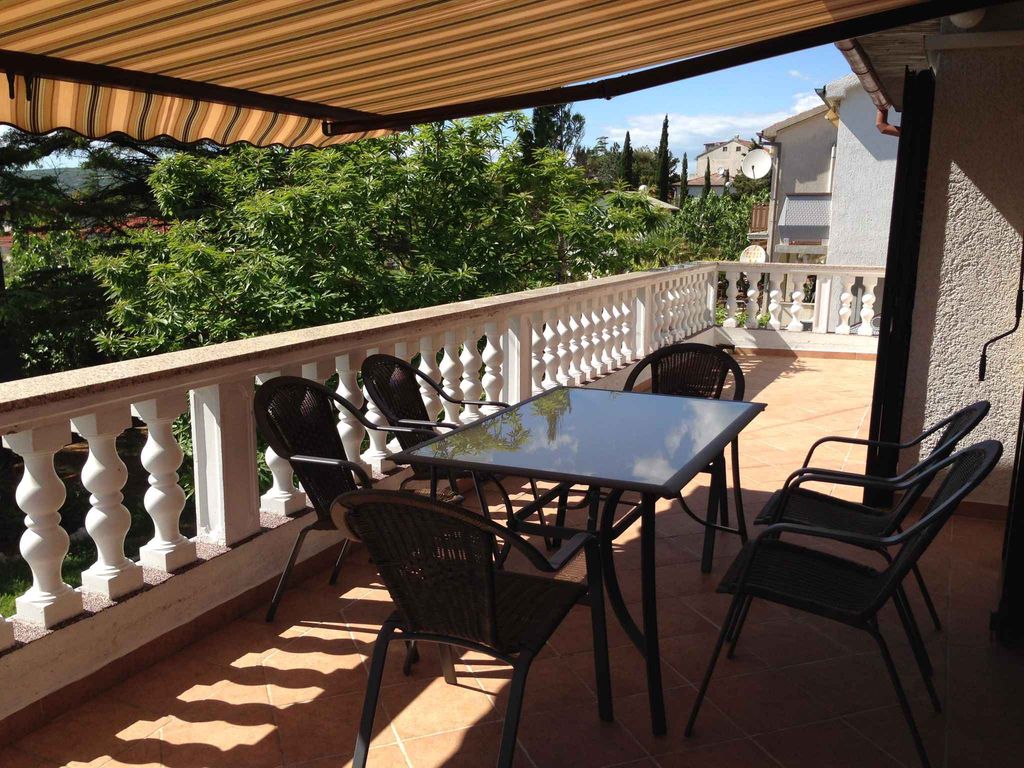 Ferienwohnung mit Poolnutzung und Balkon