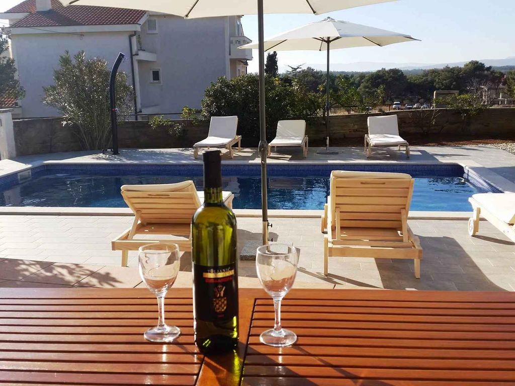 Ferienwohnung mit Poolnutzung und Balkon