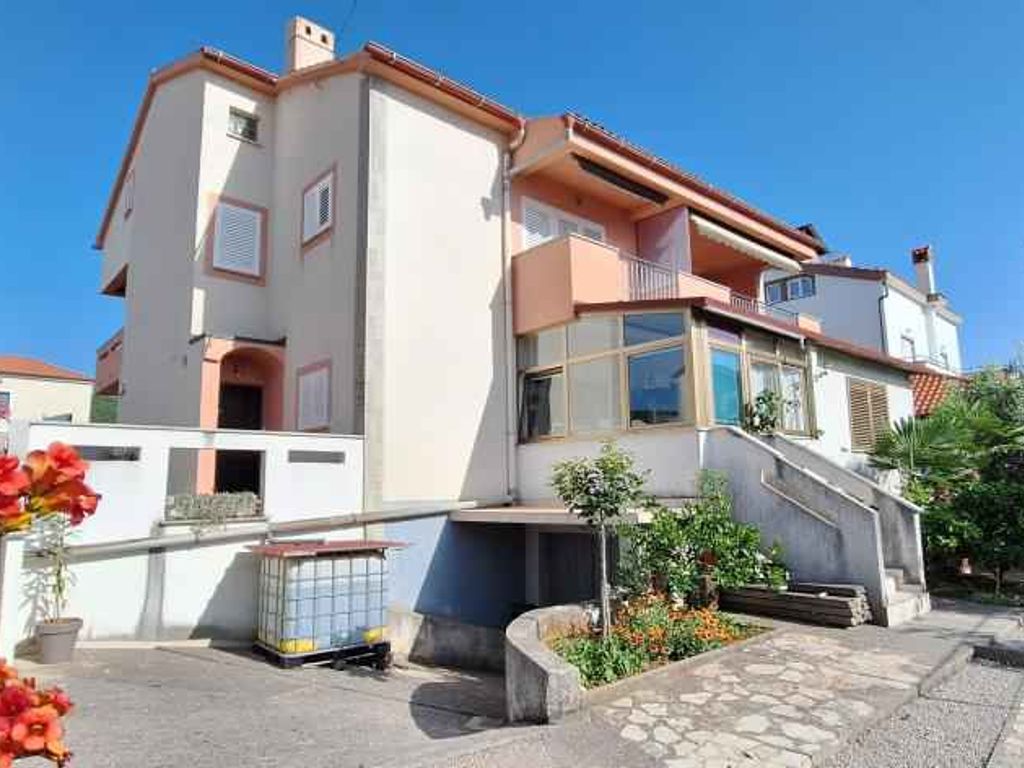 Ferienwohnung mit Klimaanlage, Balkon und WLAN-Internet