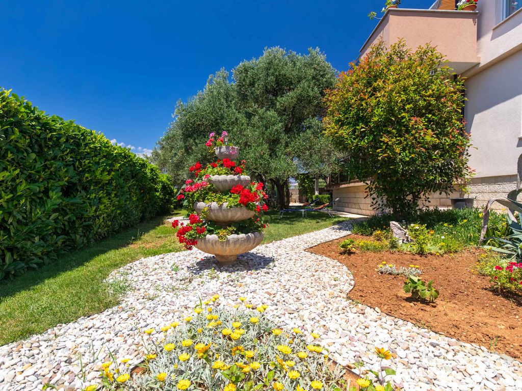 Ferienwohnung mit wunderschönem Garten