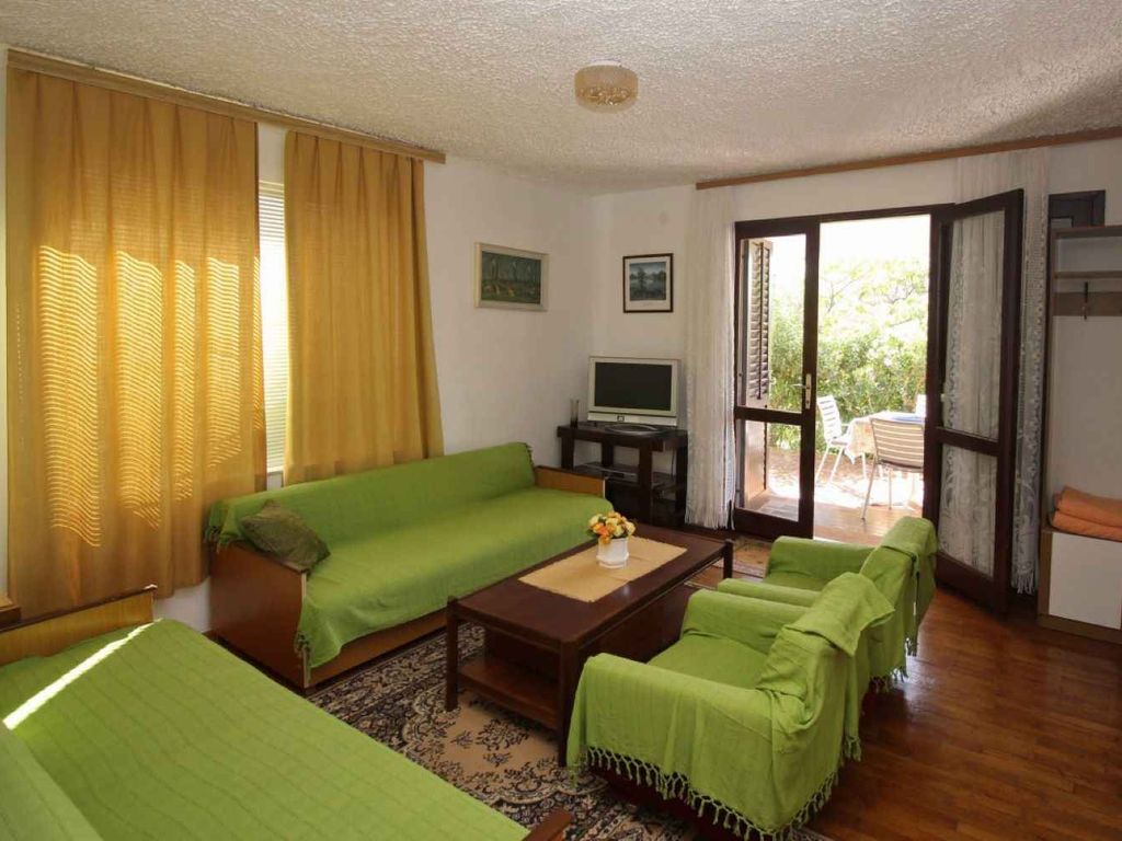Ferienwohnung mit Terrasse und Gartendusche