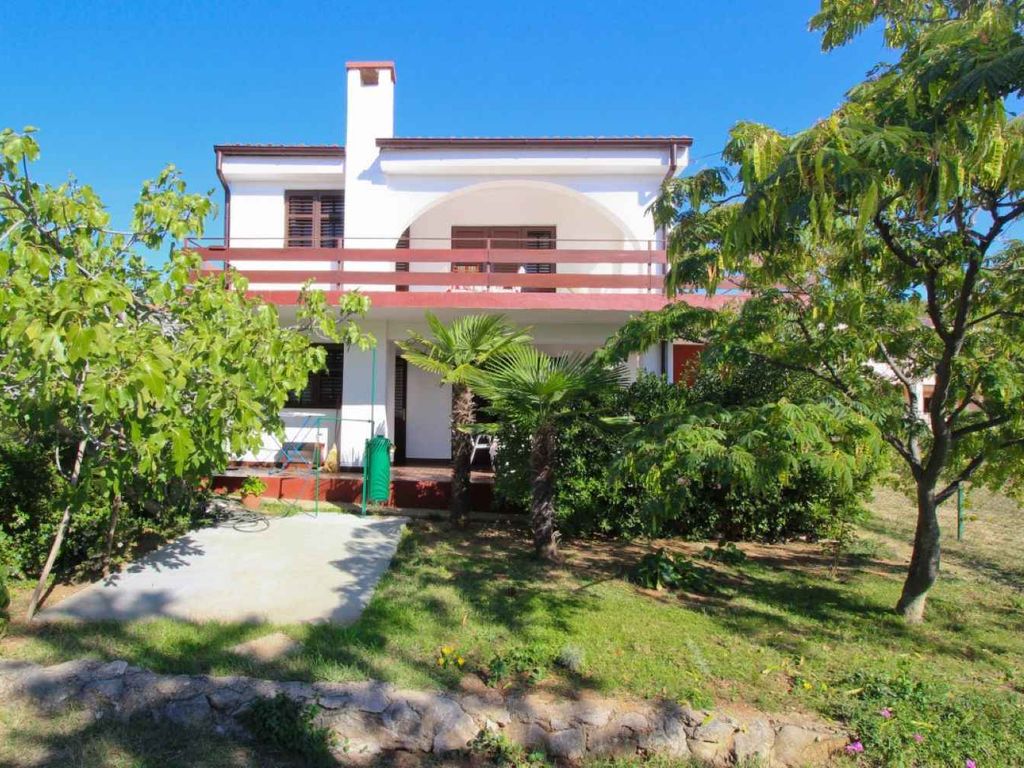 Ferienwohnung mit Terrasse und Gartendusche