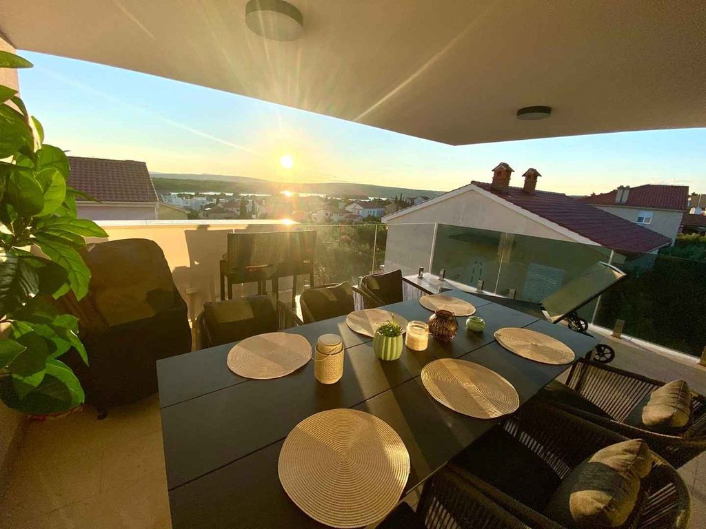 Ferienwohnung Mit Meerblick und großer Terrasse