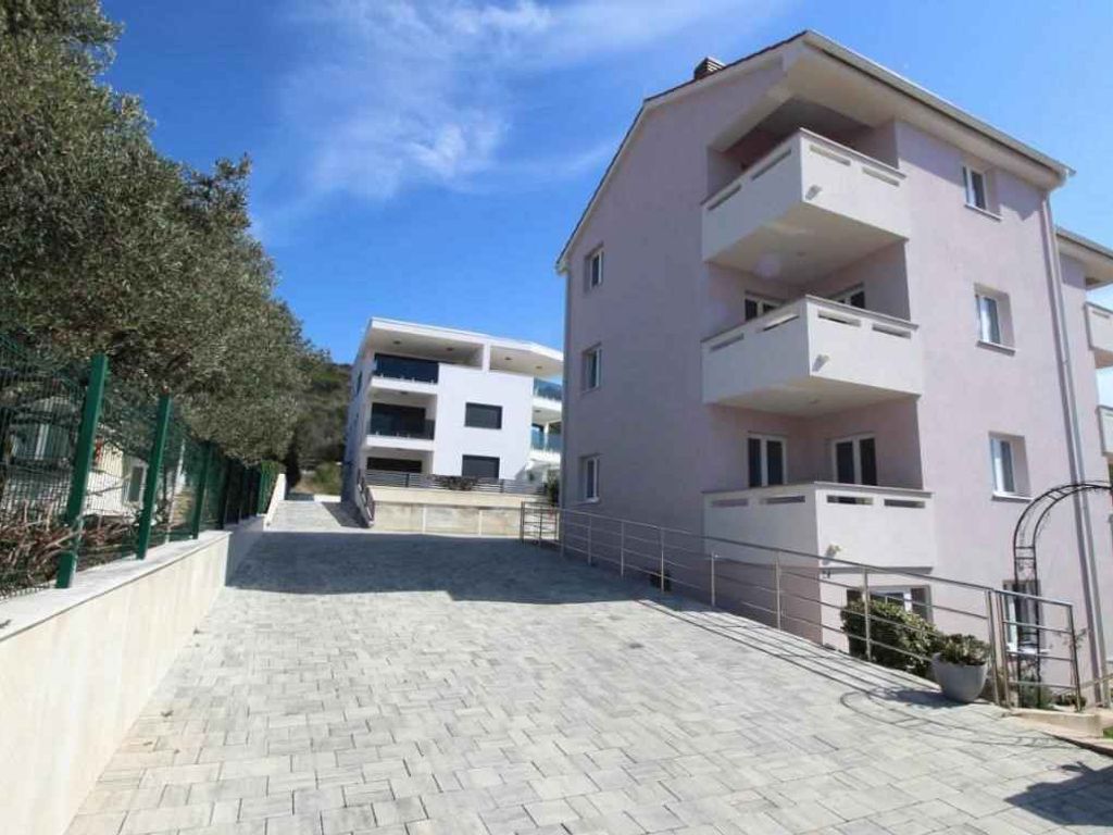 Ferienwohnung Mit Meerblick und großer Terrasse