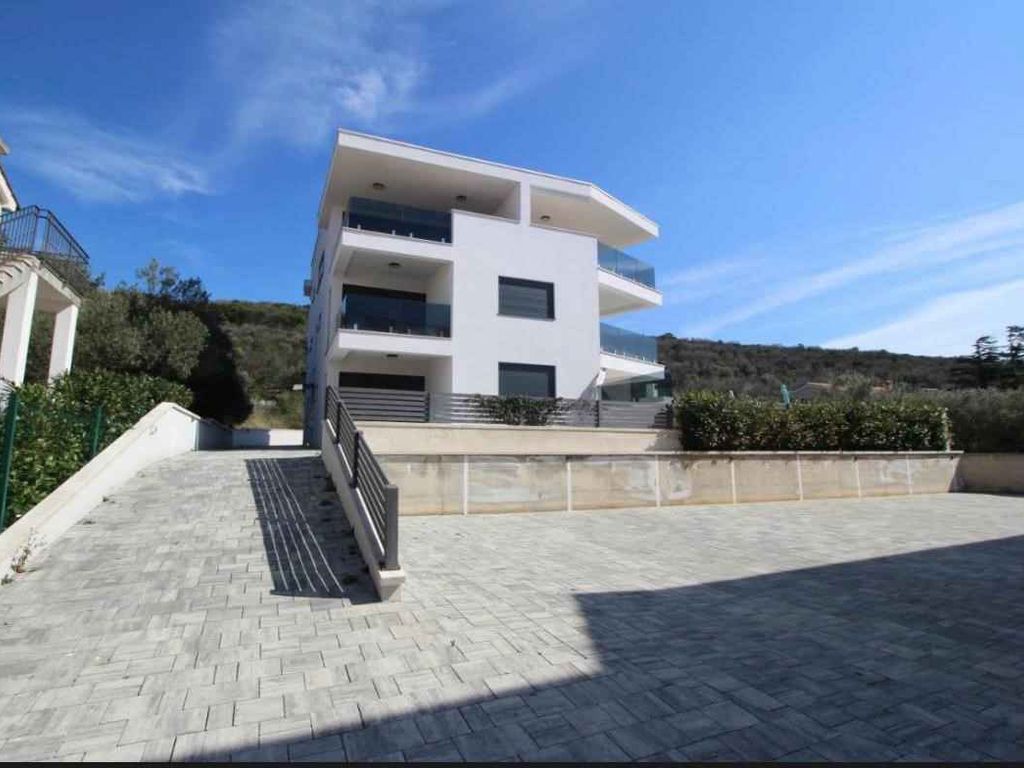 Ferienwohnung Mit Meerblick und großer Terrasse