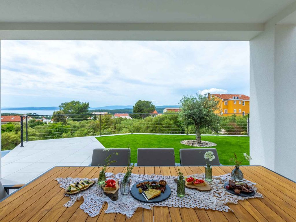 Villa mit Pool und Sommerküche