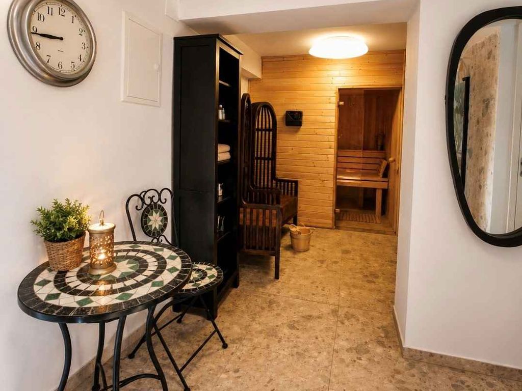Ferienhaus mit Außenpool, Klimaanlage und Meerblick