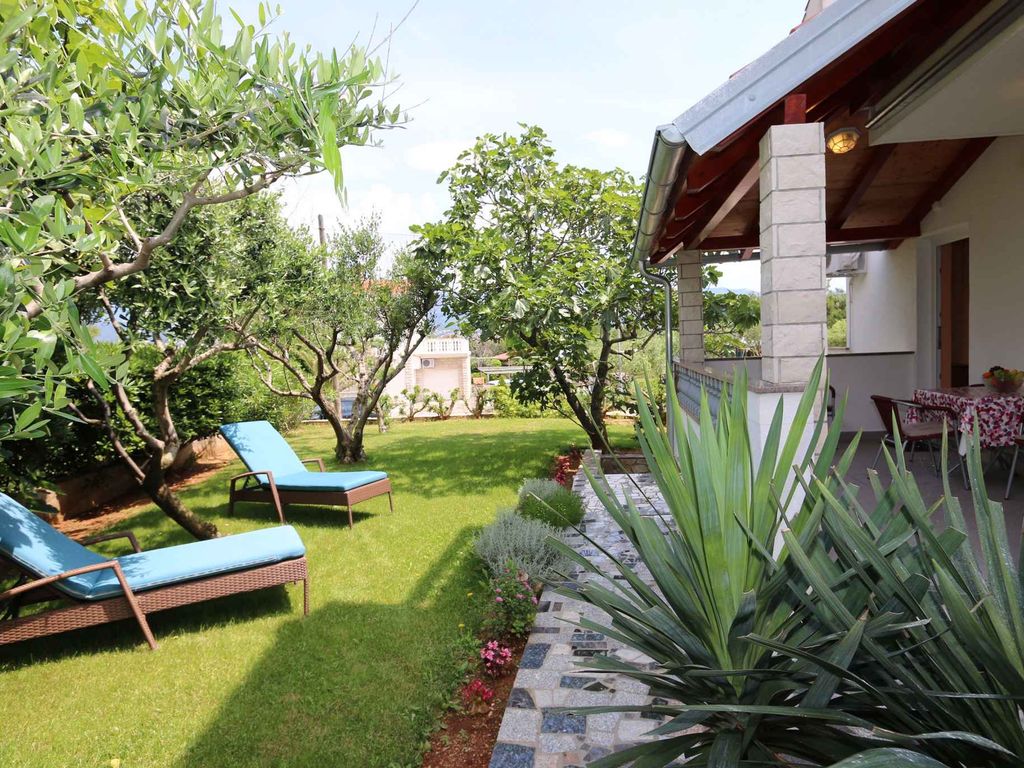 Ferienwohnung mit Terrasse und Klimaanlage