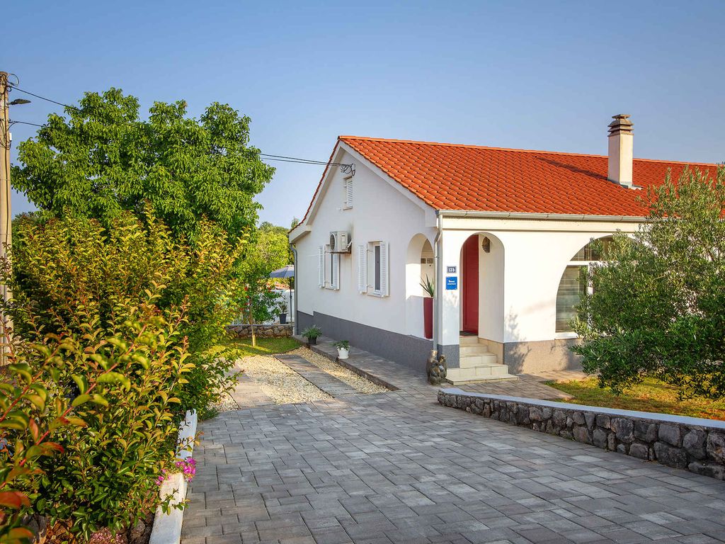 Ferienwohnung mit Terrasse und Klimaanlage
