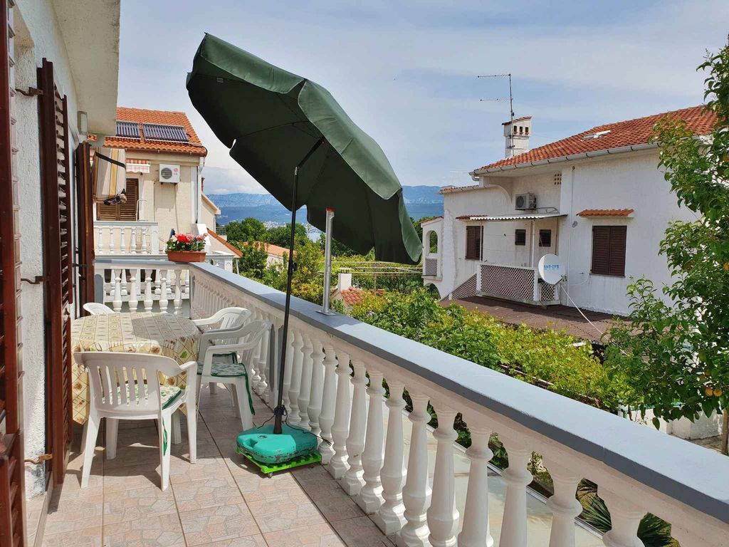 Ferienwohnung mit Balkon und Klimaanlage