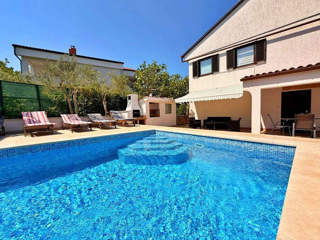 Ferienwohnung mit Pool und Grill zur gemeinsamen Nutzung