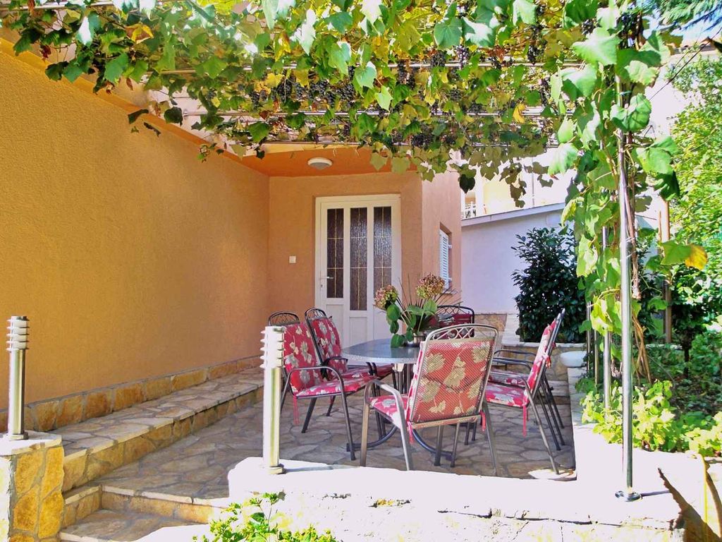 Ferienwohnung mit gemütlicher Terrasse und Grillmöglichkeit