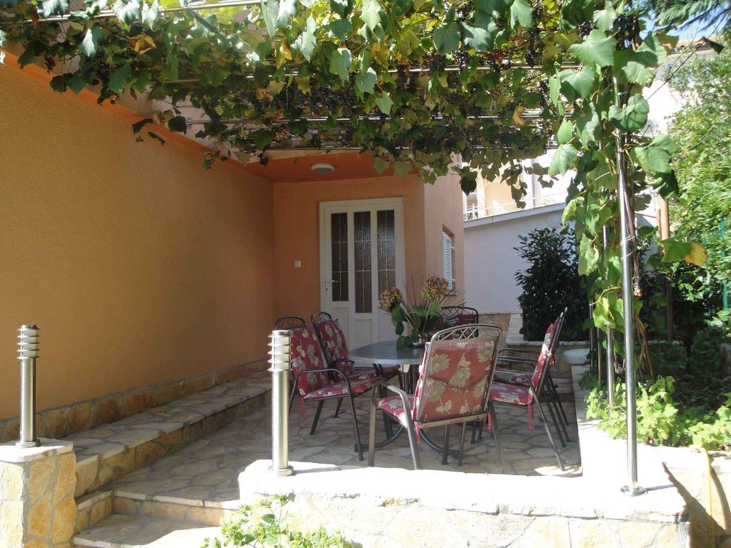 Ferienwohnung mit gemütlicher Terrasse und Grillmöglichkeit