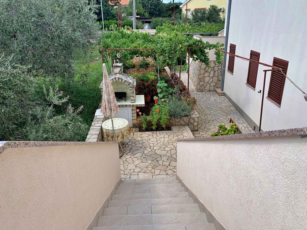 Ferienwohnung mit Balkon und Grillmöglichkeit