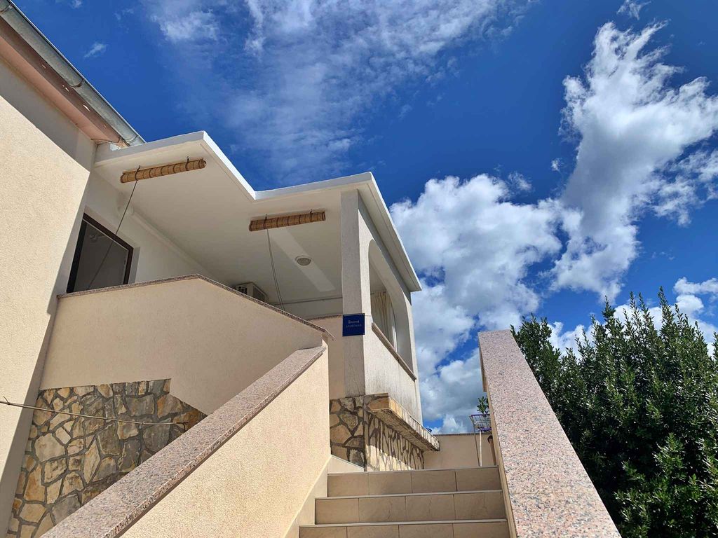 Ferienwohnung mit Balkon und Grillmöglichkeit