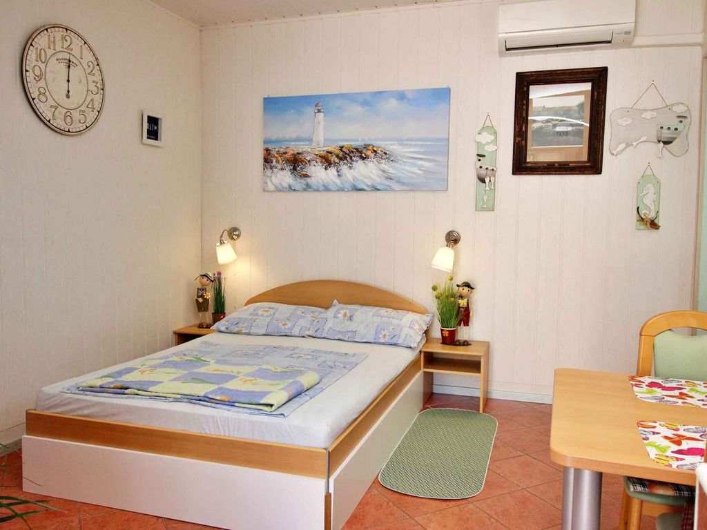 Studio mit Balkon und Klimaanlage