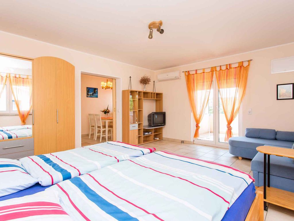 Studio mit Pool für 8 Personen