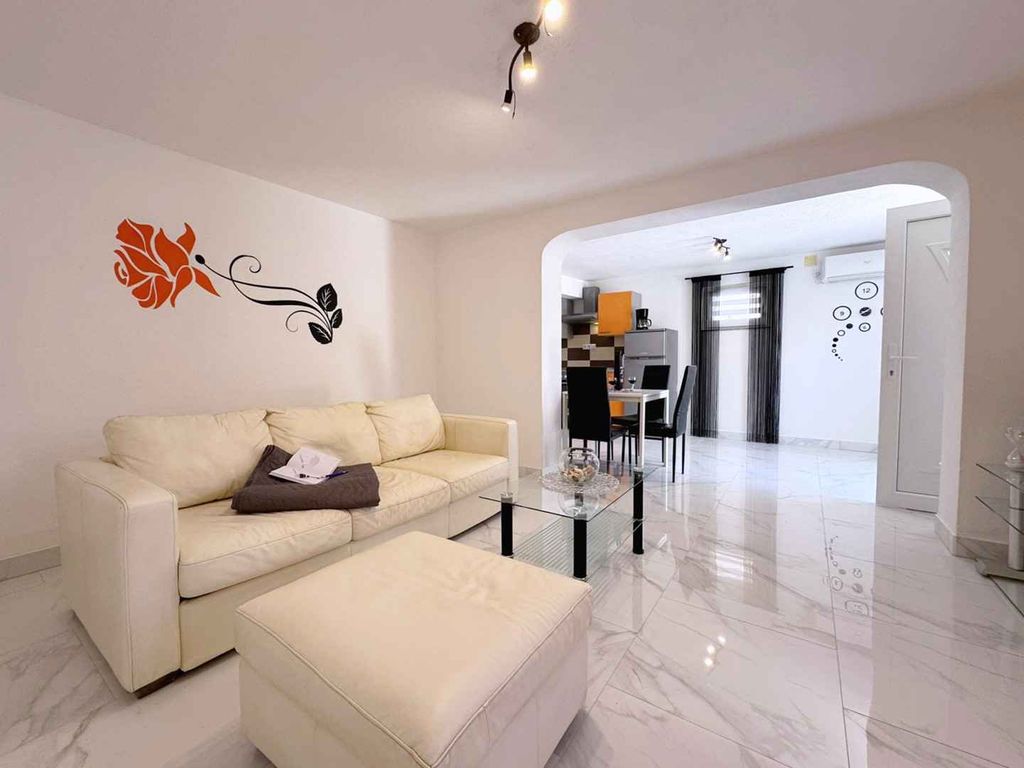 Ferienwohnung mit Klimaanlage und Terrasse